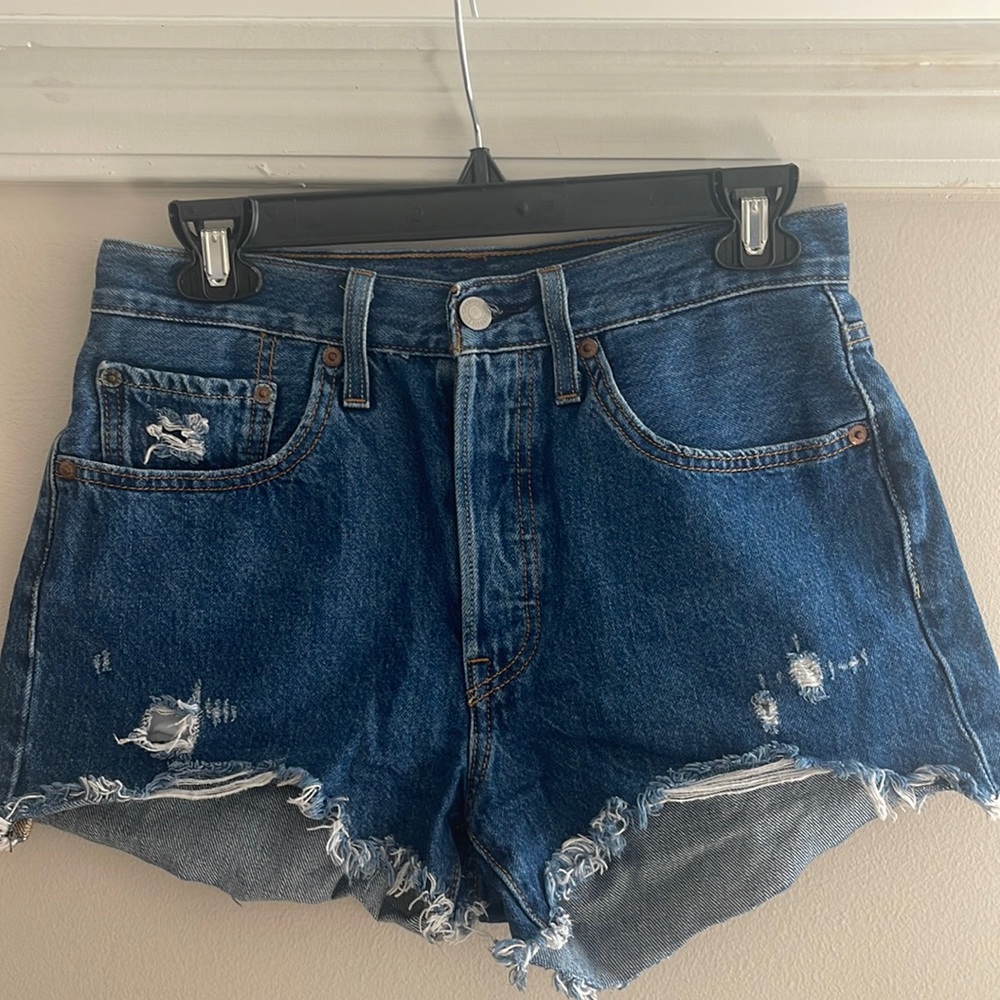 LEVI 501 Medium Wash Shorts